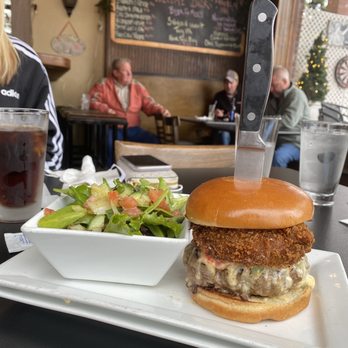 The Franklin Inn - Signature Burger - American Near Me - Richmond, Virginia The Franklin Inn - Signature Burger - American Near Me - Richmond, Virginia