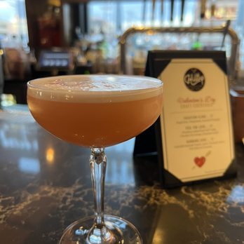 Hilltop Kitchen & Bar - Under The Covers cocktail - Wine Bars Near Me - Syosset, New York Hilltop Kitchen & Bar - Under The Covers cocktail - Wine Bars Near Me - Syosset, New York