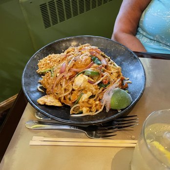 Matsulin - Chichen and shrimp Pad Thai - Chinese Near Me - Hampton Bays, New York