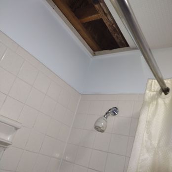 Rock Port Inn - Uncovered ceiling on top off shower - Hotels Near Me - Rock Port, Missouri Rock Port Inn - Uncovered ceiling on top off shower - Hotels Near Me - Rock Port, Missouri