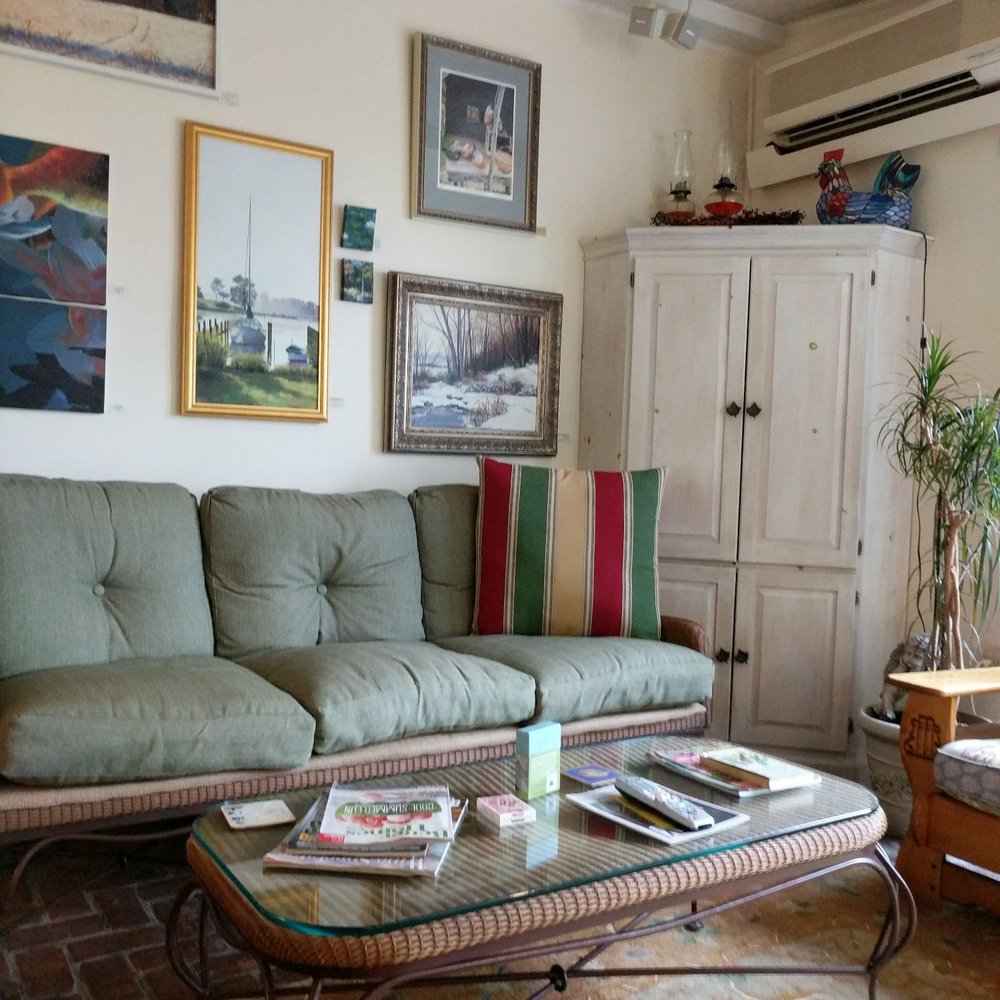 Back Creek Inn - The owner also paints and you can purchase some of her great paintings. - Hotels Near Me