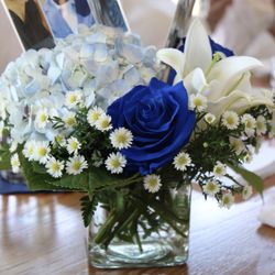 Jessica's Flowers & Gifts - Table Topper