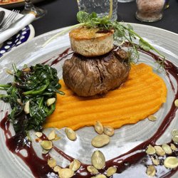 Kuchnia Domowa Sąsiedzi - Beef tenderloin with red wine sauce.