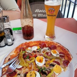 Hotel am Markt - Pizza Pepperoni mit "Zubehör"