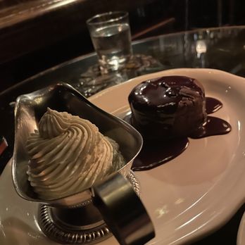 Armitage Alehouse - Chocolate lava cake - Pubs Near Me - Chicago, Illinois