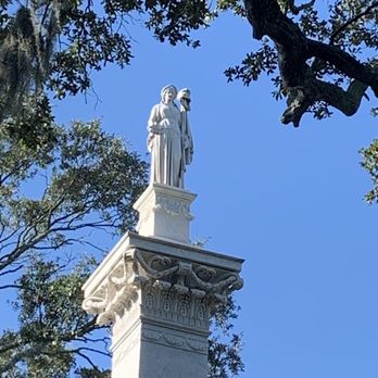 Monterey Square - Statue of Liberty honoring Pulaski' pursuit of freedom - Landmarks & Historical Buildings Near Me - Savannah, Georgia Monterey Square - Statue of Liberty honoring Pulaski' pursuit of freedom - Landmarks & Historical Buildings Near Me - Savannah, Georgia