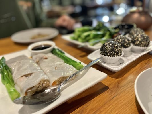 Osmanthus Dim Sum Lounge by null