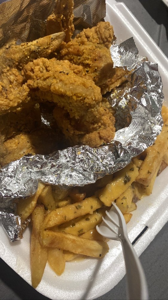 KINGS WINGS AND THINGS Updated September 2024 800 E 21st Ave, Gary