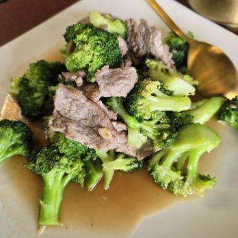 Golden Spoon - Beef & Broccoli - Thai Near Me - Manteca, California Golden Spoon - Beef & Broccoli - Thai Near Me - Manteca, California