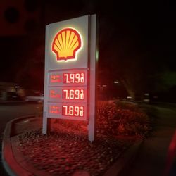 Sharon Heights Shell - Outrageous expensive Shell station!