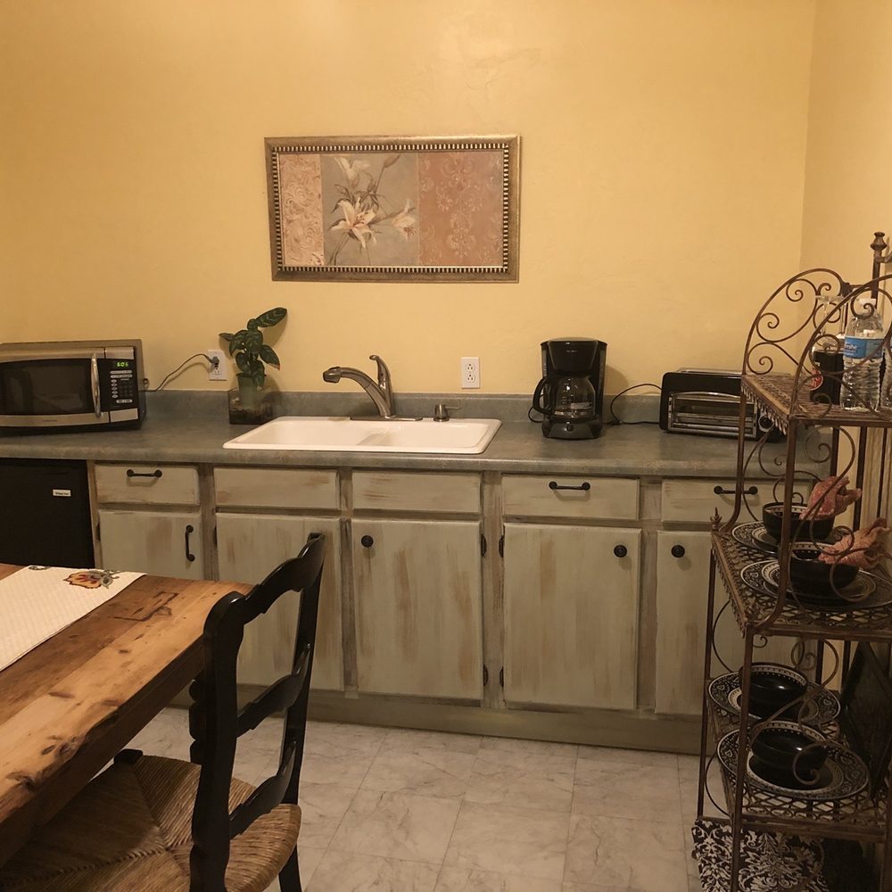 Letson Loft Hotel - Kitchen area - Hotels Near Me - Bisbee, Arizona Letson Loft Hotel - Kitchen area - Hotels Near Me - Bisbee, Arizona