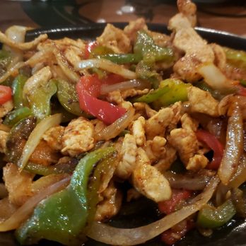 Los Mariachis - a plate of chicken and peppers - Mexican Near Me - Glasgow, Kentucky