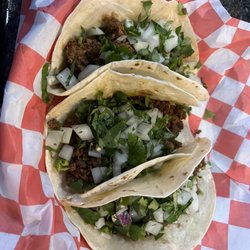 2 Brothers Bar & Grill - Good bar tacos