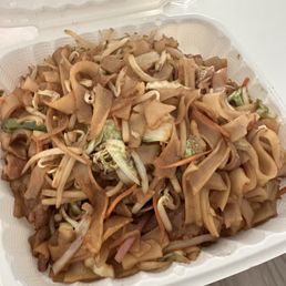 Thick Rice Noodles with Beef. The noodles were great, but lacked sauce and flavor. Thick Rice Noodles with Beef. The noodles were great, but lacked sauce and flavor.