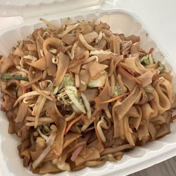 Szechuwan Garden - Thick Rice Noodles with Beef. The noodles were great, but lacked sauce and flavor. - Chinese Near Me - Newbury Park, California Szechuwan Garden - Thick Rice Noodles with Beef. The noodles were great, but lacked sauce and flavor. - Chinese Near Me - Newbury Park, California