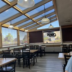 Sassy Onion State Street - Nice sunroom seating!