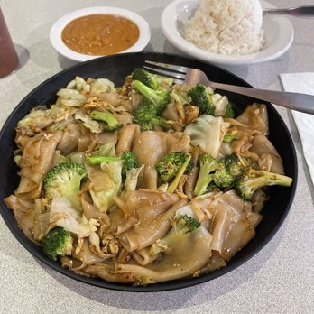 Thai Carrot - Pahd see ew no carrots at my request.  The portion is quite generous and more importantly the sauce and flavor is amazing. - Thai Near Me - Aberdeen, Washington