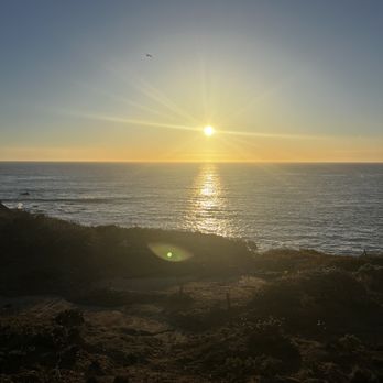 Sand Pebbles Inn - Sunset from patio - Hotels Near Me - Cambria, California Sand Pebbles Inn - Sunset from patio - Hotels Near Me - Cambria, California