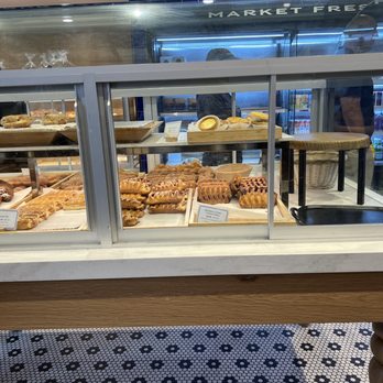 Paris Baguette - Bakeries Near Me - Lake Forest, California