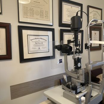 Pacific Eye Associates - Office waiting for the doctor - Ophthalmologists Near Me - San Francisco, California Pacific Eye Associates - Office waiting for the doctor - Ophthalmologists Near Me - San Francisco, California