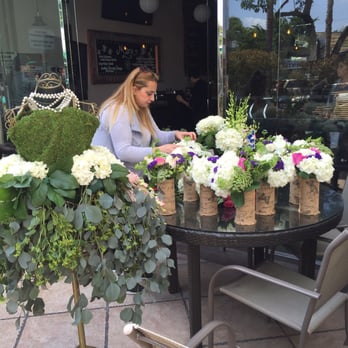 Bella Rosa  - On site and hands on, Victoria will make sure that her arrangements are perfect! - Florists Near Me - Valley Village, California