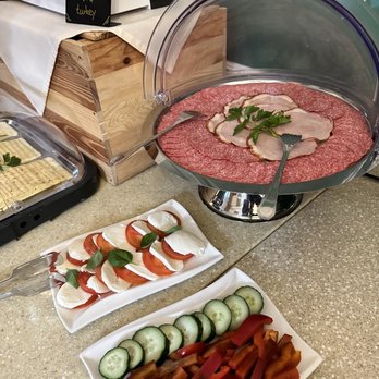Hotel Astoria - Veggies and salami - Bed & Breakfast Near Me - Salzburg, 5