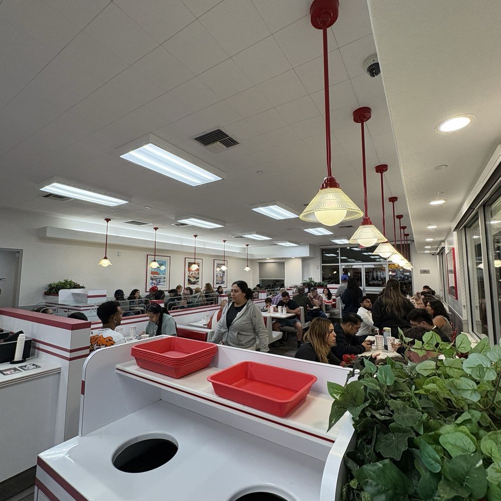 In-N-Out Burger - Burgers Near Me - El Segundo, California In-N-Out Burger - Burgers Near Me - El Segundo, California