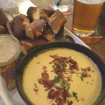 Elephant & Castle - Pubs Near Me - Chicago, Illinois Elephant & Castle - Pubs Near Me - Chicago, Illinois