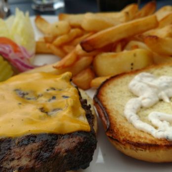 Shingobee on the Bay - Cheese burger - Sports Bars Near Me - Walker, Minnesota