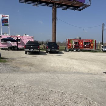 Exxon - Food trucks on site - Gas Stations Near Me - MANOR, Texas