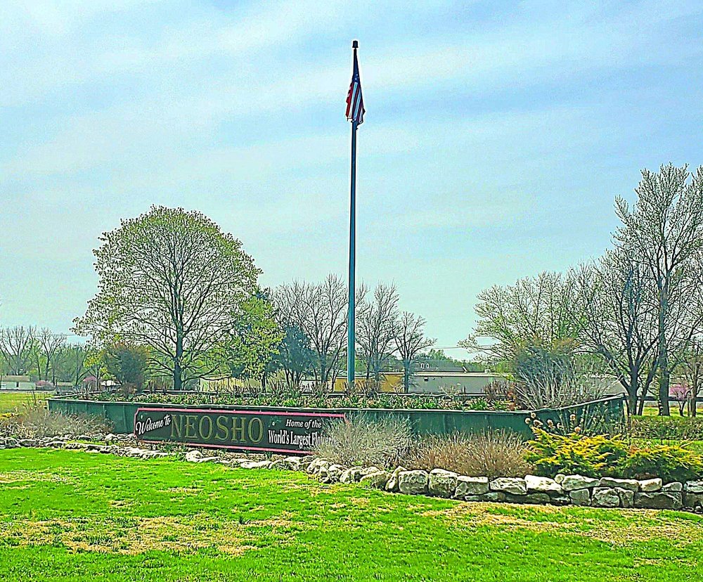 WORLD’S LARGEST FLOWER BOX Updated May 2024 930 N College St