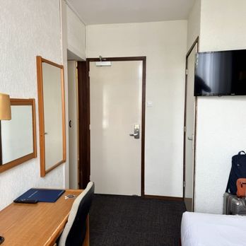 Owl Hotel - Single Room #48 - Hotels Near Me - Amsterdam, New Hampshire