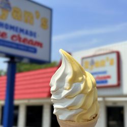 Ryan's Homemade Ice Cream - Pineapple and Vanilla soft serve twist