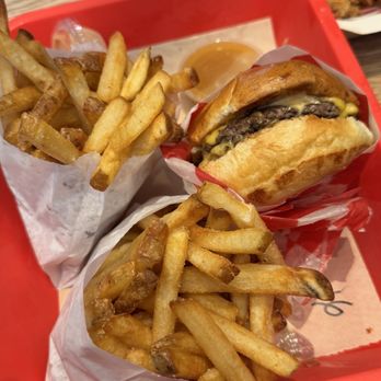 Swizzler Crispy Chicken + Smash Burgers - Swizzler Signature Cheeseburger - Burgers Near Me - Washington, DC, District of Columbia