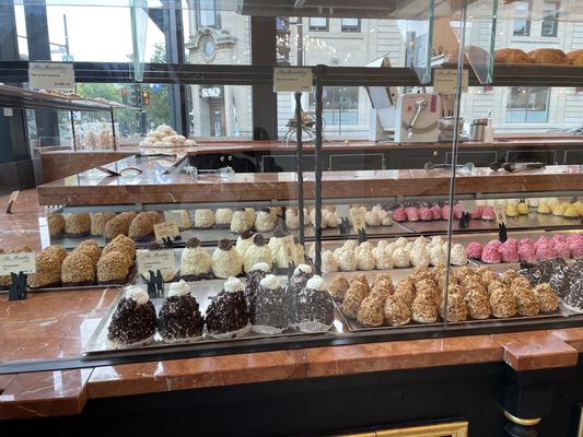 Aux Merveilleux de Fred by null