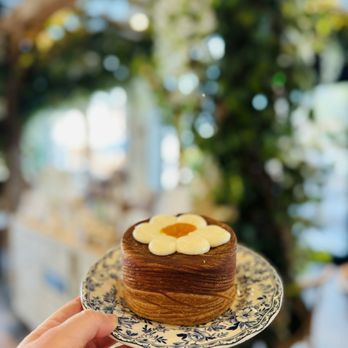 maman - vanilla mango croissant roll - Bakeries Near Me - Washington, DC, District of Columbia
