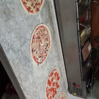 Nuova Italia - Fresh pizza - Italian Near Me - Ilchester, SOM Nuova Italia - Fresh pizza - Italian Near Me - Ilchester, SOM