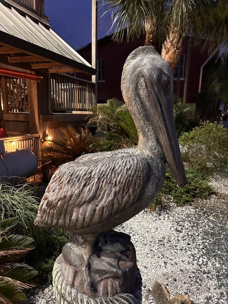 Salty Pelican Bar & Grill