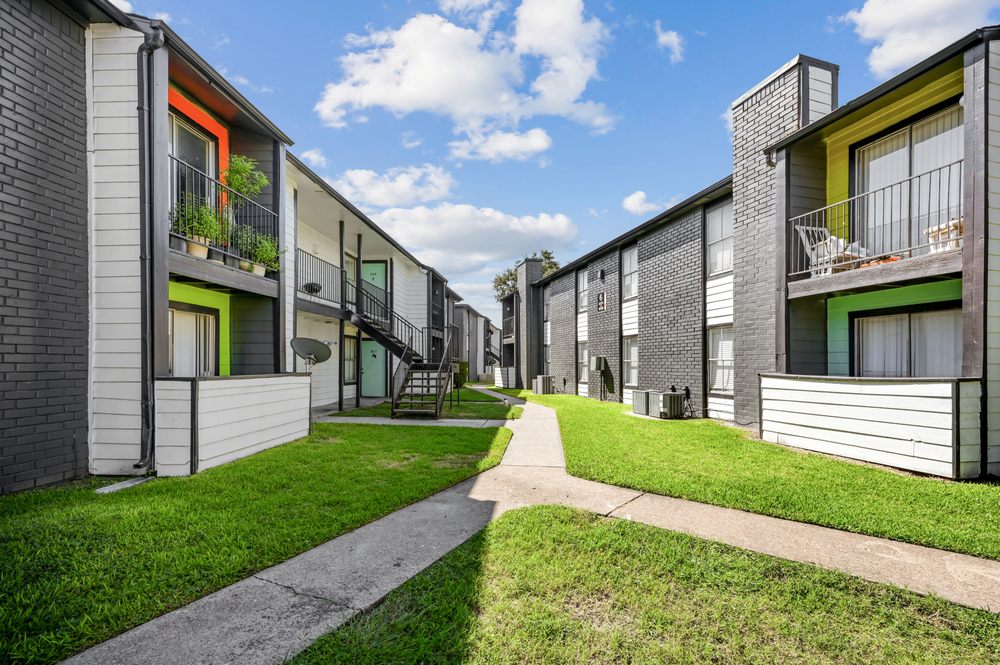 THE SOPHIA APARTMENTS Updated October 2024 21 Photos 11500 Green