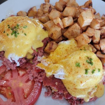 Bea Bea's - Corned beef hash Benedict - Coffee & Tea Near Me - Burbank, California Bea Bea's - Corned beef hash Benedict - Coffee & Tea Near Me - Burbank, California