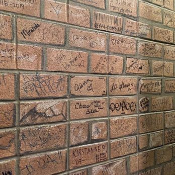The Lodge Tavern - Dive Bars Near Me - Chicago, Illinois