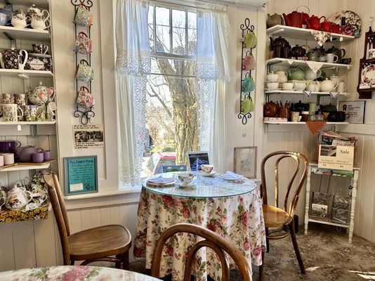Julian Tea & Cottage Arts by null