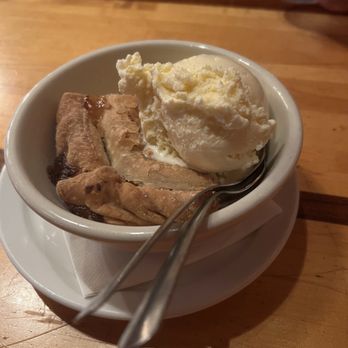 The County Line - Peach cobbler - Barbeque Near Me - Austin, Texas The County Line - Peach cobbler - Barbeque Near Me - Austin, Texas