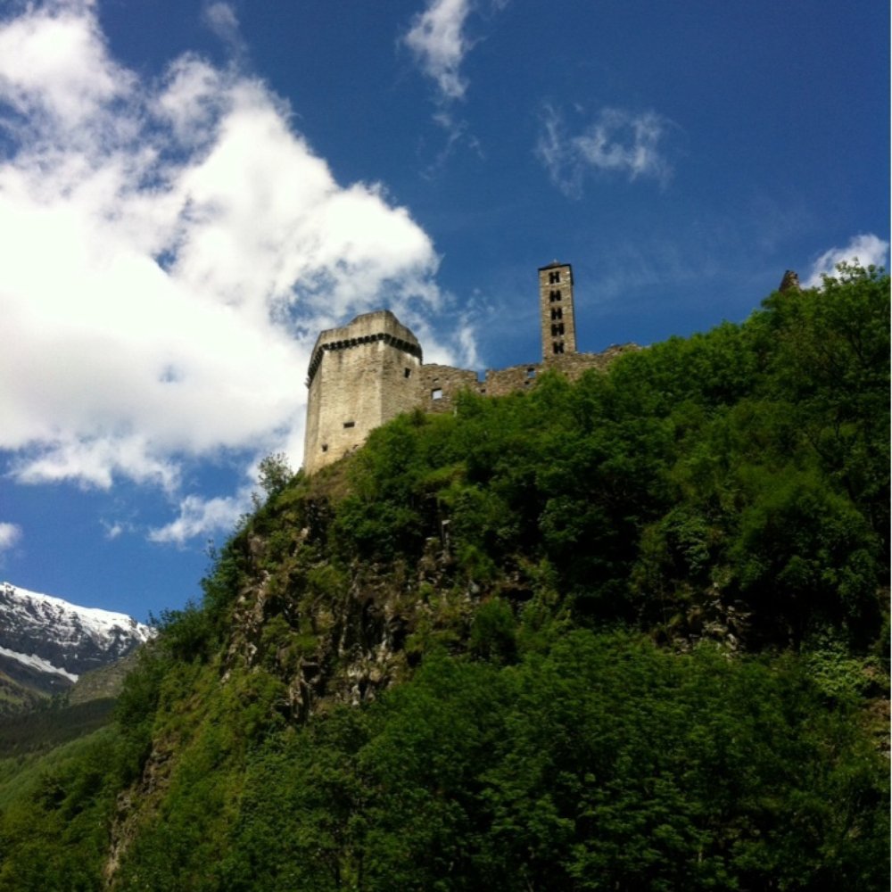 Castello di Mesocco - Castello di Mesocco seen from the road - Landmarks & Historical Buildings Near Me - Mesocco, GR