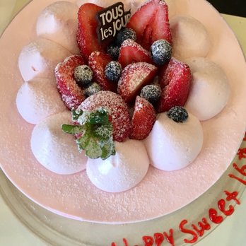 Tous Les Jours - Strawberry cream cake - Bakeries Near Me - Mesa, Arizona