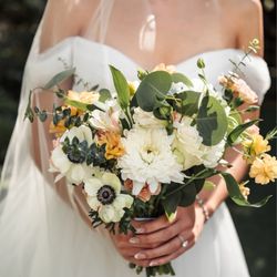 Botany Bloom - bouquet before! (photo creds to cassy smith photography and allium rose florals for the bouquet)