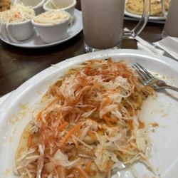 Pupuseria Latinos - Chicharrón y queso (cheese) pupusas