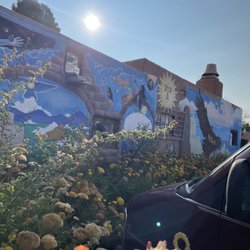 Santa Fe International Hostel - Front parking lot
