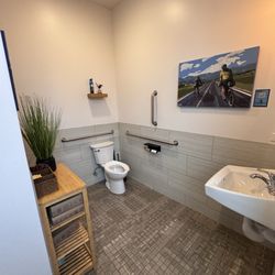 Blue Ox Axe Throwing - Oregon City - Bathroom