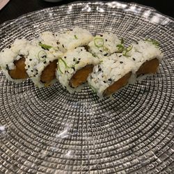 Fuku - Salmon tartare roll
